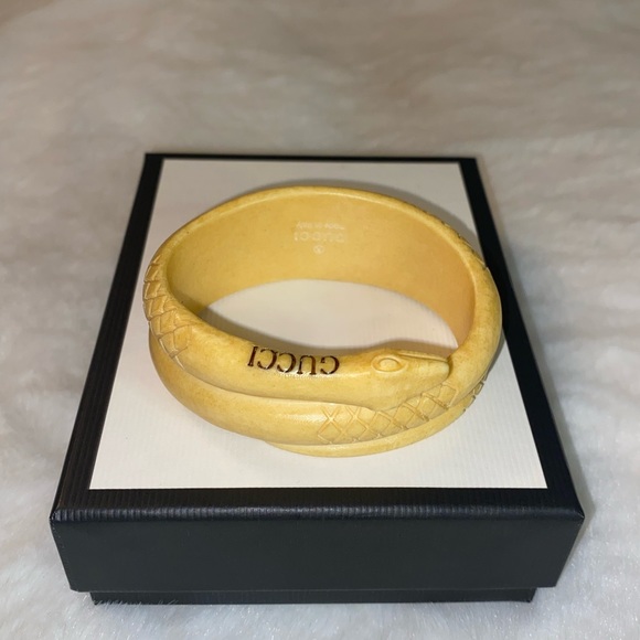 New Gucci Women Ivory Resin Snake Engraved Bracelet Bangle S - Picture 4 of 5